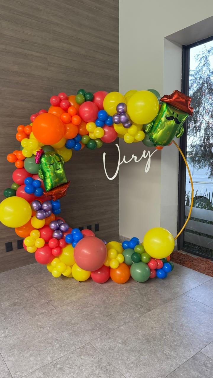 Aro de globos morado, azul y verde para cumpleaños - Perfect Party