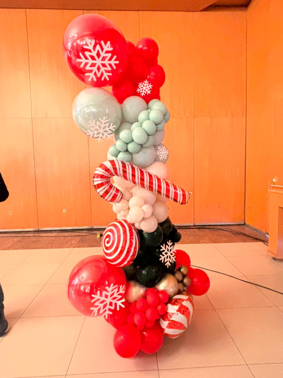 Columnas de globos verde, blanco y rojo para navidad - Perfect Party