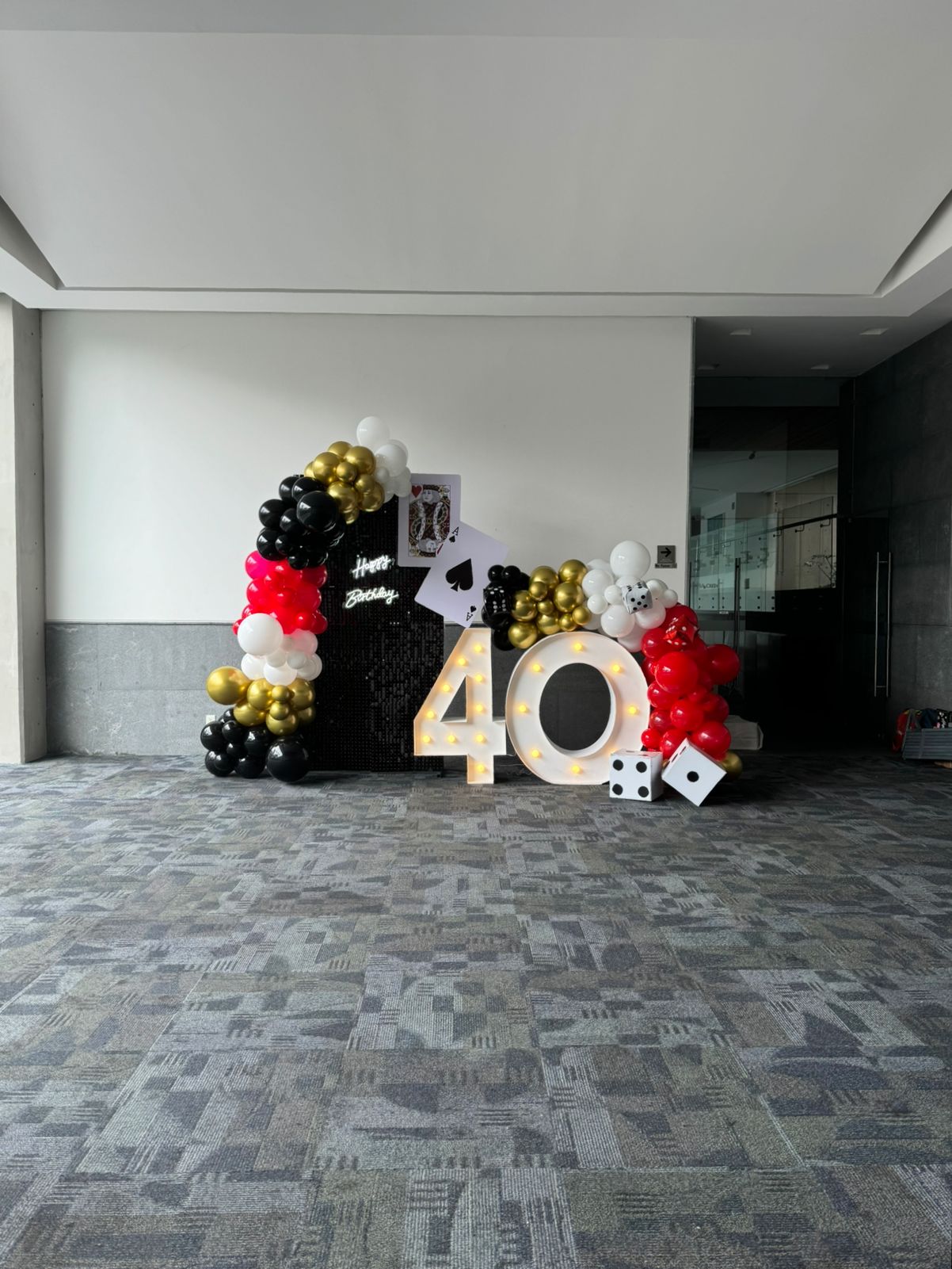 Letras LED blanco, dorado y negro con letrero Happy Birthday y número LED para cumpleaños - Perfect Party