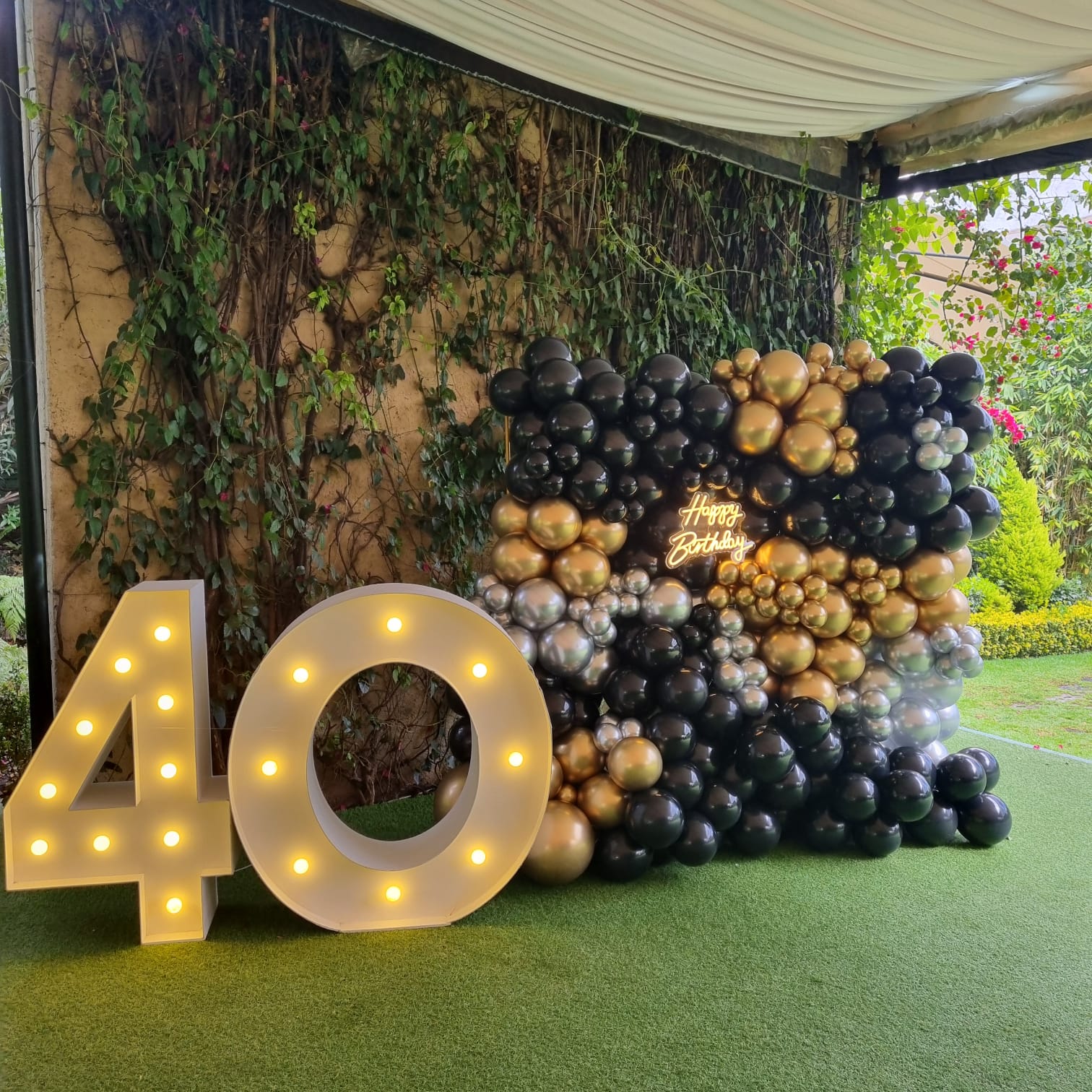 Letras LED verde, blanco y dorado con letrero Happy Birthday y número LED para cumpleaños - Perfect Party