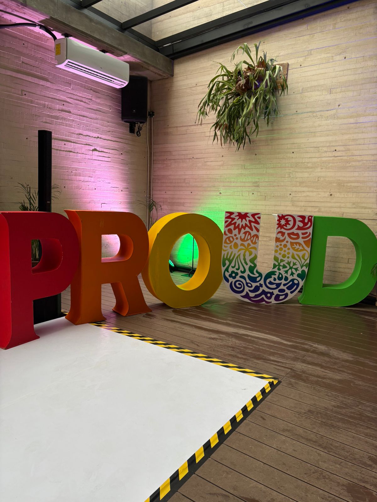 Letras LED verde, rojo y naranja para evento - Perfect Party
