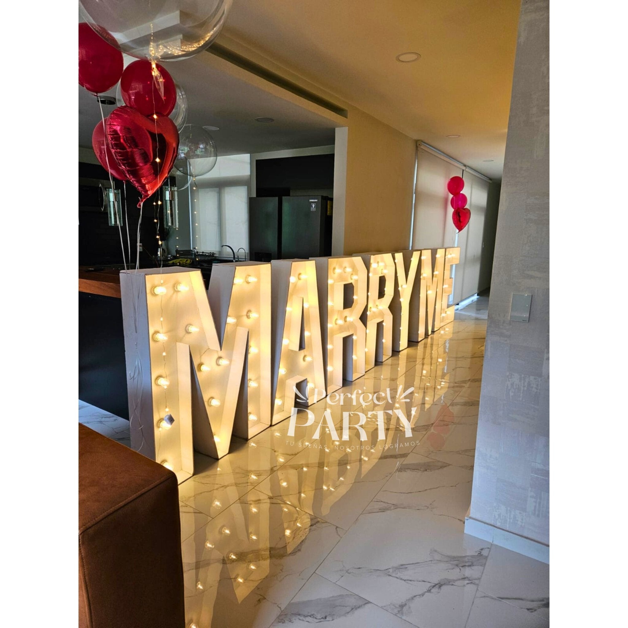Propuesta Matrimonio - Letras LED y decoración con globos - Perfect Party