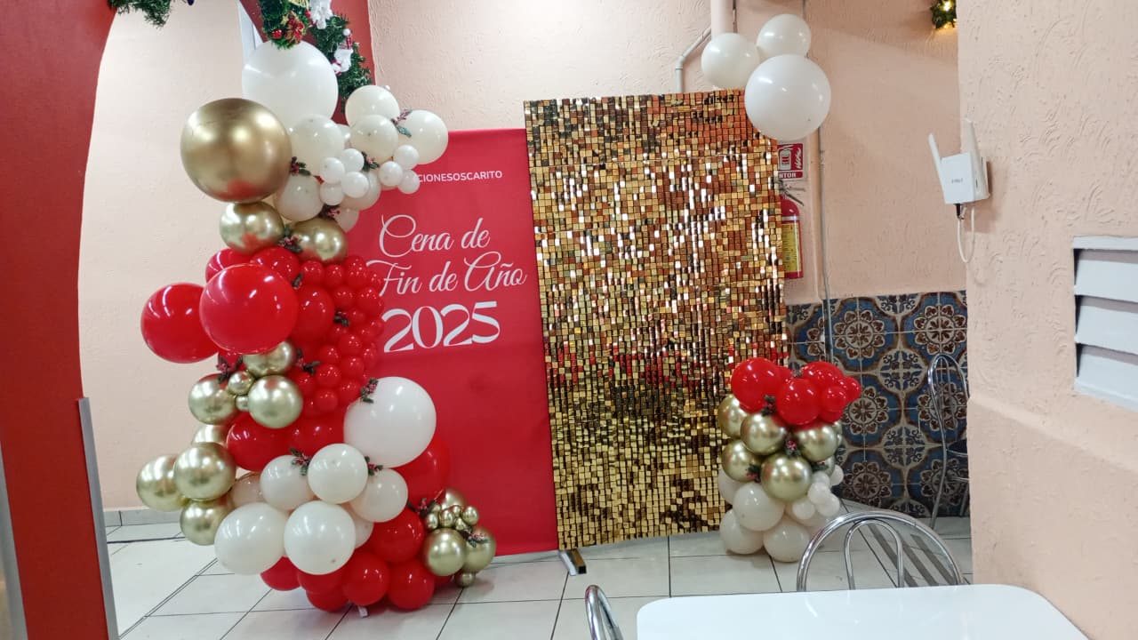 Shimmer wall blanco crema, dorado y rojo con mampara para navidad - Perfect Party