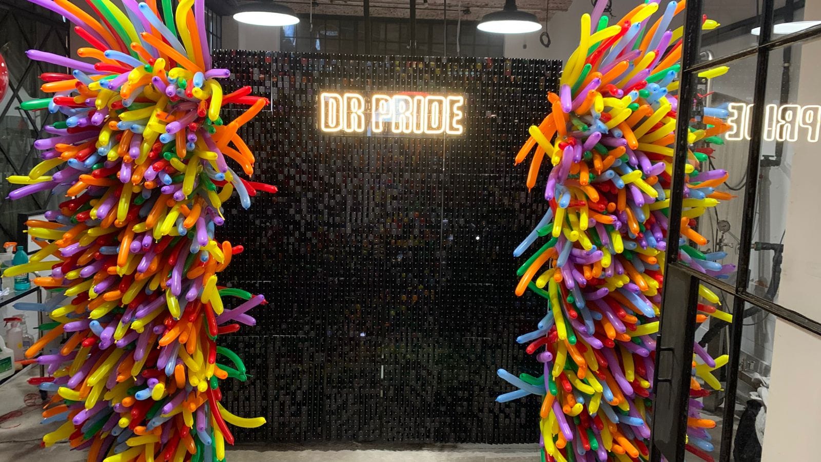Shimmer wall morado, azul y verde para evento - Perfect Party
