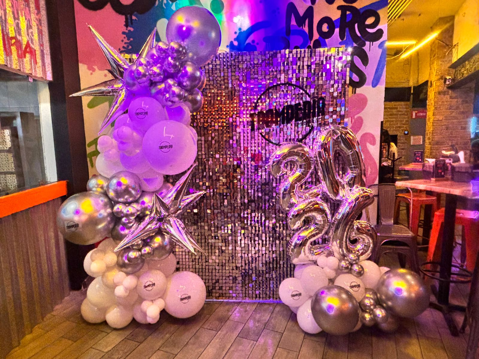 Shimmer wall morado, blanco y plateado con estrellas para cumpleaños - Perfect Party
