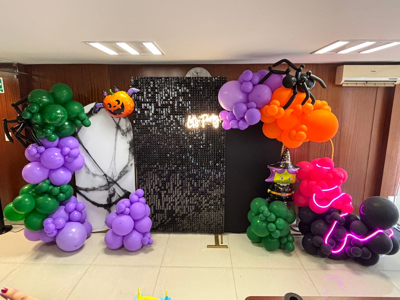 Shimmer wall morado, verde y blanco para evento - Perfect Party
