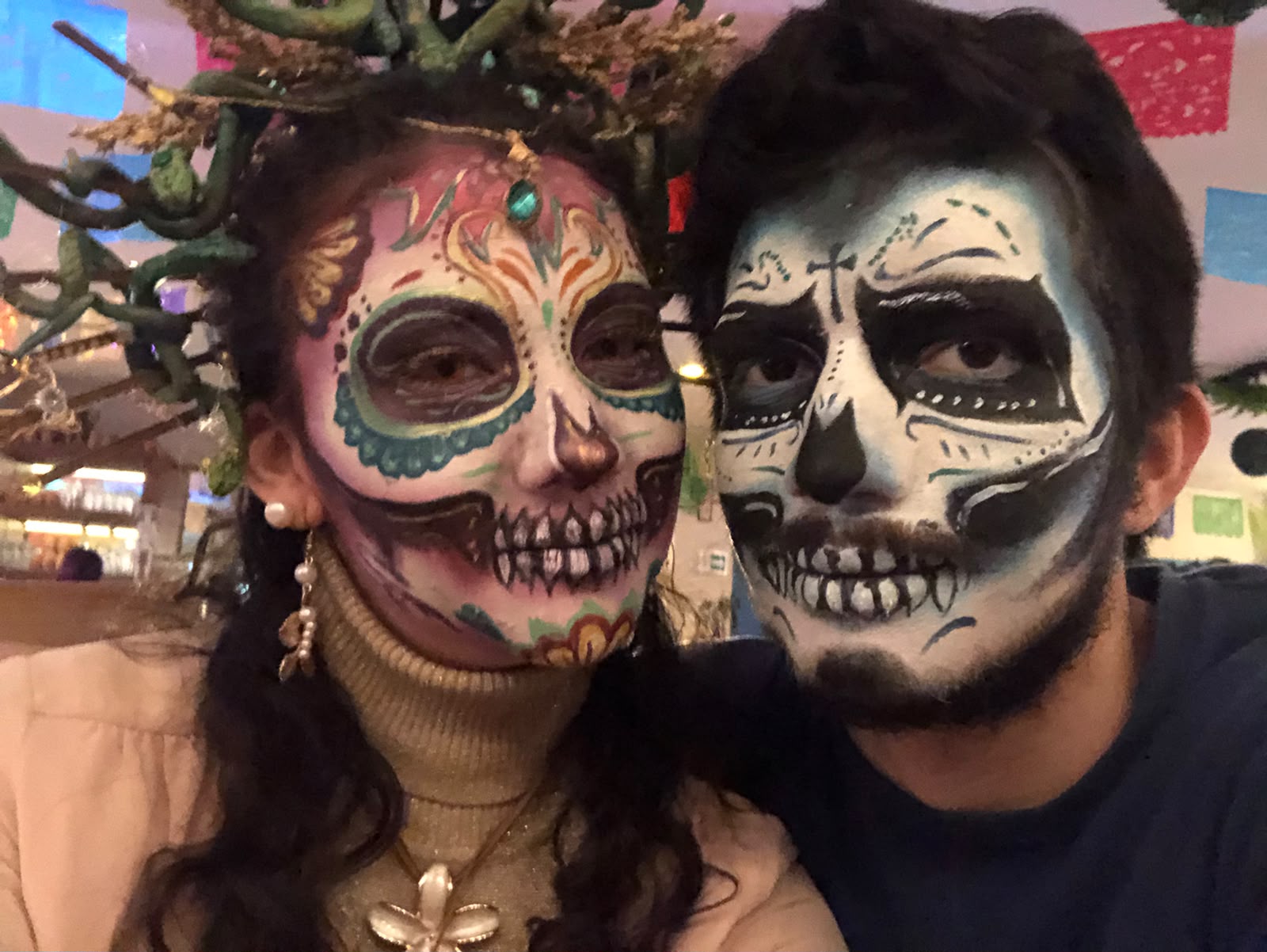 Pareja de catrines maquillados