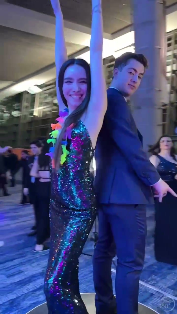 Renta de cabina 360 en fiesta con ambientación de noche